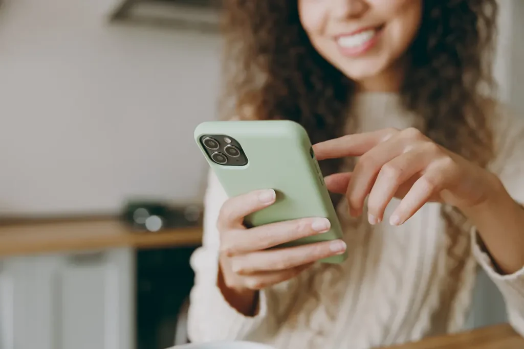 importance of a mobile-optimized website_img Woman-holding-mobile-device