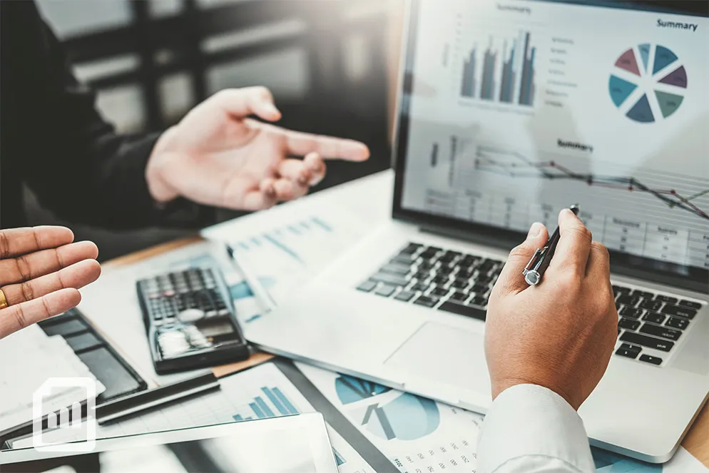 Is It Better to Pay Off Debt or Invest Your Extra Cash?